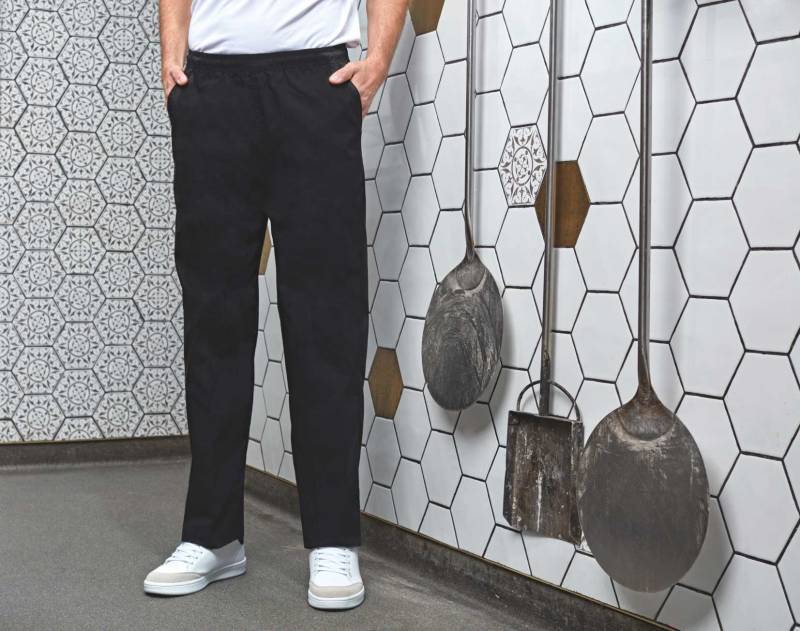 Pantalon de cuisine fonctionnel : Résistant et ajustable pour un confort optimal, personnalisable à Montpellier.